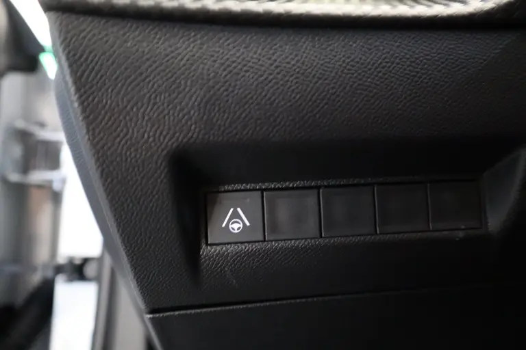 Peugeot 2008 1.2 PureTech 130 GT Dab+ PDC  VCP 17LMV  130PK Navigatie 24 maanden garantie mogelijk (*vraag naar de voorwaarden) afbeelding 14