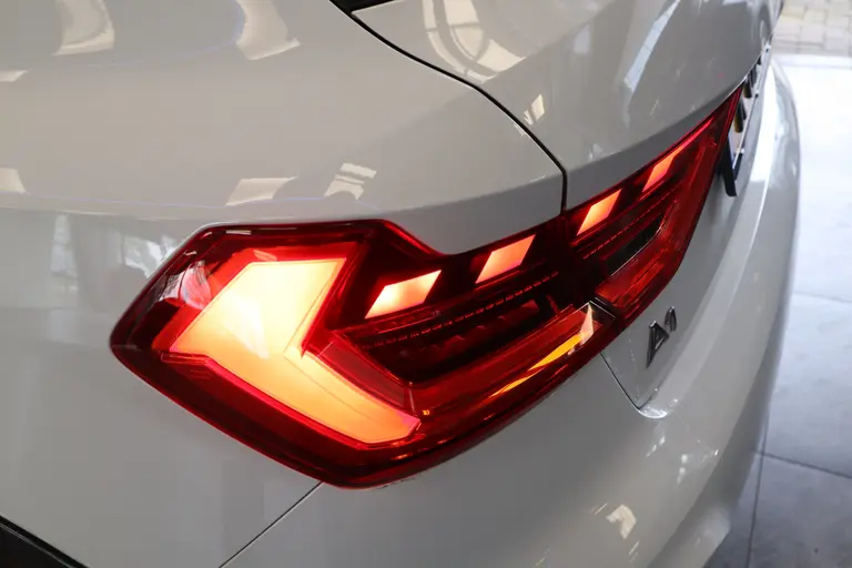 Audi A1 citycarver 30 TFSI epic Airco Cruise Control 17 LMV PDC VCP DAB+ afbeelding 4