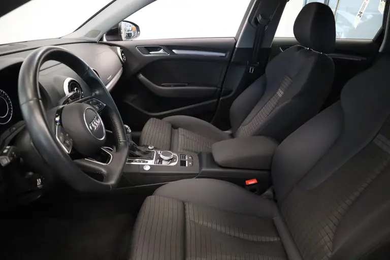 Audi A3 Sportback 1.4 e-tron Sport Navigatie el trekhaak 18LMV Cruise Control stoelverwarming afbeelding 7