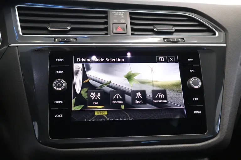 Volkswagen Tiguan Allspace 1.5 TSI Highline Business R 7-Persoons Panoramadak Navigatie Camera CruiseControl afbeelding 23