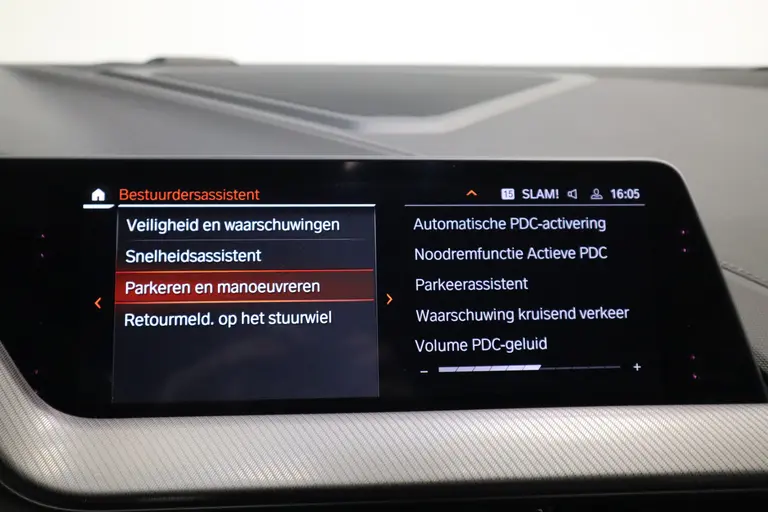 BMW 1-serie M135i xDrive High Executive Edition 306PK Headup Display Sportuitlaat Navigatie PDC VCP Cruise Control 19LMV  Volleder interieur Schaal stoelen afbeelding 18