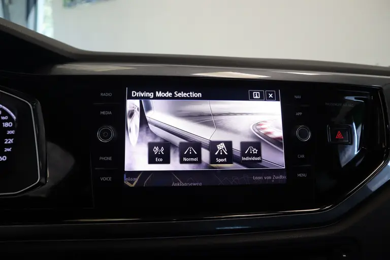 Volkswagen Polo 1.0 TSI Highline R-line Adaptive-Cruise Navigatie 17'Lmv 24 maanden garantie mogelijk (*vraag naar de voorwaarden) afbeelding 14