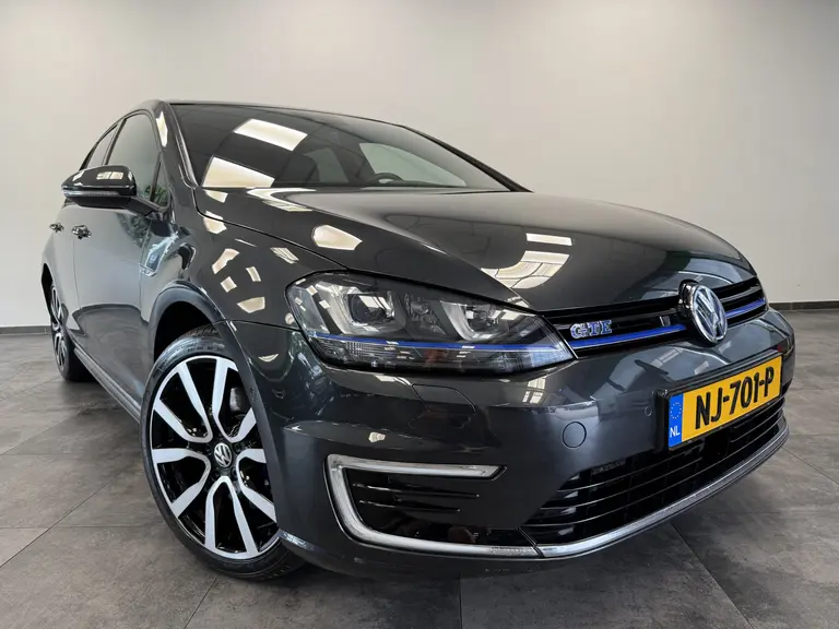 Volkswagen Golf 1.4 TSI GTE ACC PDC Panoramadak Blind Spot 18"LM afbeelding 3