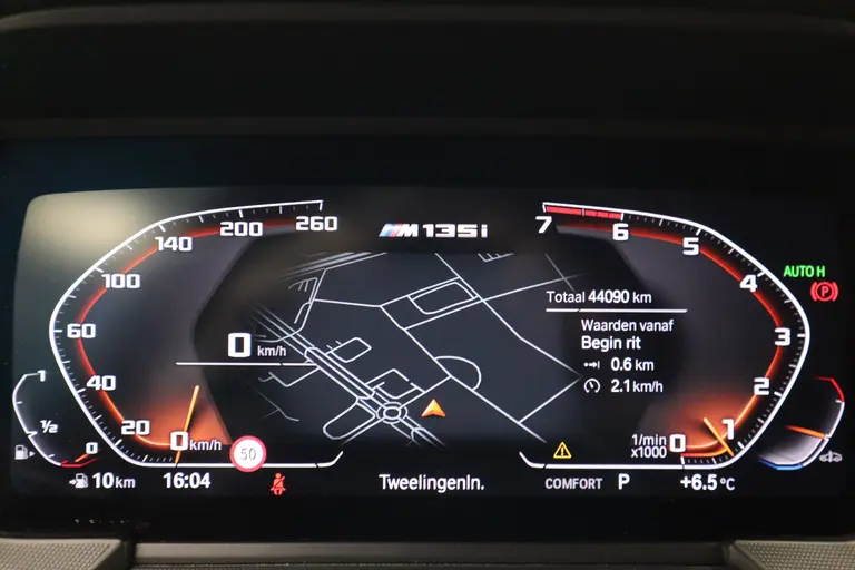 BMW 1-serie M135i xDrive High Executive Edition 306PK Headup Display Sportuitlaat Navigatie PDC VCP Cruise Control 19LMV  Volleder interieur Schaal stoelen afbeelding 16