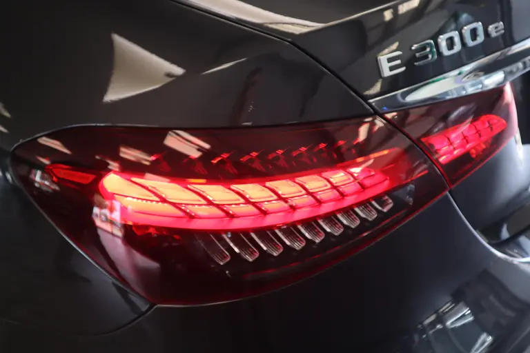 Mercedes-Benz E-Klasse 300 e AMG Line PDC ACC Schuifkanteldak 360 Camera 19''lm afbeelding 6