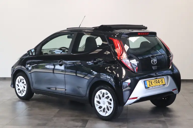 Toyota Aygo 1.0 VVT-i x-play limited Cabrio Carplay afbeelding 3