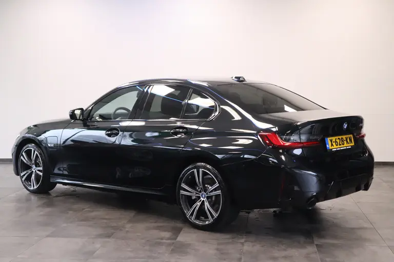 BMW 3-serie 320e ACC PDC 19''LM NAP HI-Fi M-Sport 24 maanden garantie mogelijk (*vraag naar de voorwaarden) afbeelding 3