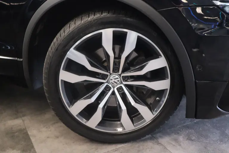 Volkswagen Tiguan 2.0 TSI 4Motion Highline Business R DSG Panoramadak Lane-Assist R-Line afbeelding 4