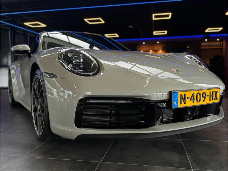 Porsche 911 3.0 Carrera 4S Sport chrono Bose Dealer onderhouden Kreide Grau Panoramadak ACC 450PK! afbeelding 4