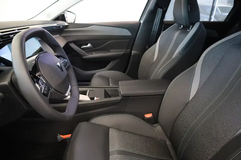 Peugeot 308 SW 1.6 Plug-in Hybrid 180 Allure Navigatie 17LMV PDC VCP Cruise Control Stoel/ Stuur Verwarming 24 maanden garantie mogelijk (*vraag naar de voorwaarden) afbeelding 7