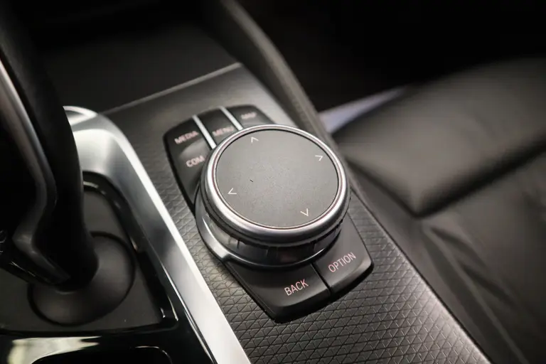 BMW 5 Serie 545e xDrive High Executive Edition M-sport Schuif/kantel dak Harman/Kardon afbeelding 17