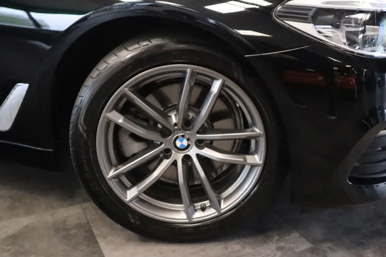 BMW 5 Serie 520i Corporate Lease High Executive Connect drive Navigatie PDC Cruise Control 18LMV Vol Leder afbeelding 4