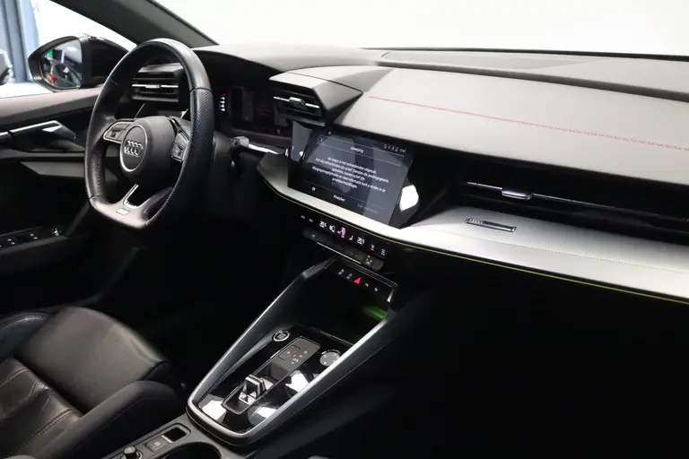 Audi A3 Sportback 35 TFSI S edition 150pk Navigatie 17LMV  volleder interieur Cruise Control parking ass. afbeelding 15
