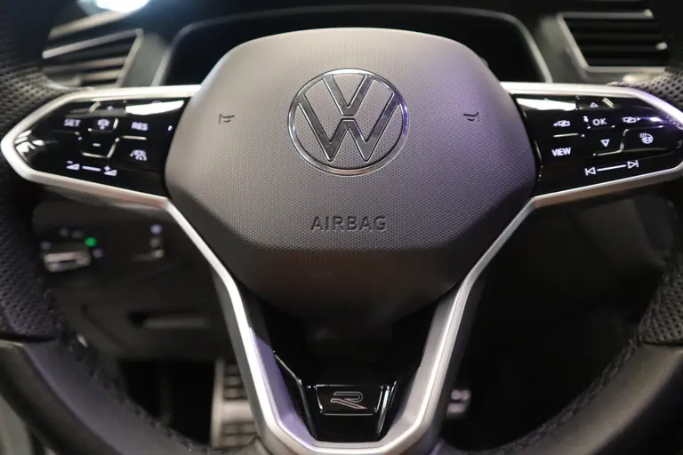 Volkswagen Tiguan 1.5 TSI R-Line Business+ BlackStyle Panoramadak IQ-light Harman/Kardon afbeelding 15