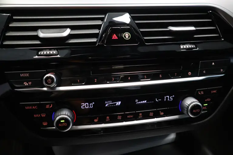 BMW 5 Serie 520i Corporate Lease High Executive Connect drive Navigatie PDC Cruise Control 18LMV Vol Leder afbeelding 16