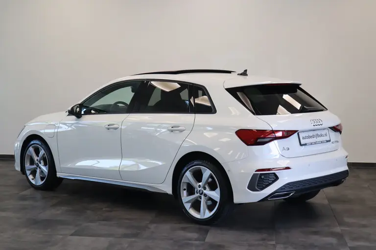 Audi A3 Sportback 40 TFSI e S Line ACC PDC Panoramadak 18''LM 24 maanden garantie mogelijk (*vraag naar de voorwaarden) afbeelding 3