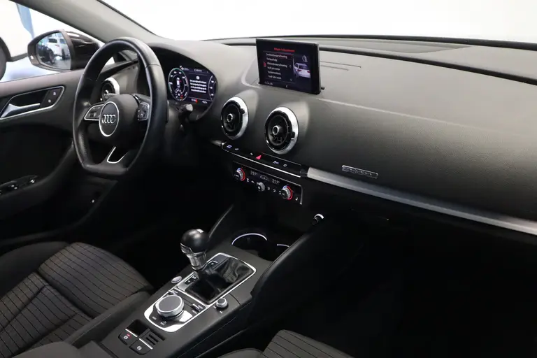 Audi A3 Sportback 1.4 e-tron Sport Navigatie el trekhaak 18LMV Cruise Control stoelverwarming afbeelding 19