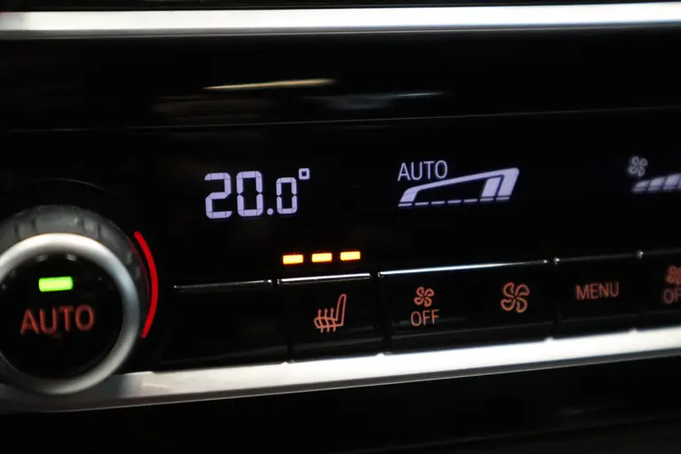 BMW 5 Serie 520i Corporate Lease High Executive Connect drive Navigatie PDC Cruise Control 18LMV Vol Leder afbeelding 17