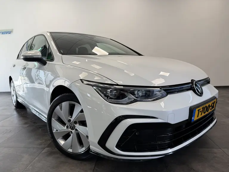 Volkswagen Golf 1.5 TSI Highline Business R 150pk Panorama Navigatie Sfeerverliching DAB+ Apple Carplay Cruise Control 17LMV afbeelding 4