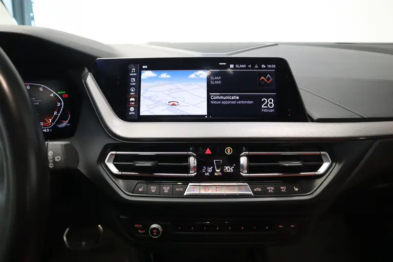 BMW 1-serie M135i xDrive High Executive Edition 306PK Headup Display Sportuitlaat Navigatie PDC VCP Cruise Control 19LMV  Volleder interieur Schaal stoelen afbeelding 13