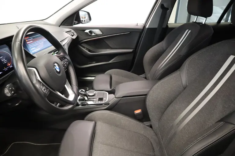 BMW 1-serie 118i Executive Edition 5-deurs Automaat (136pk) Live Cockpit Professional 24 maanden garantie mogelijk (*vraag naar de voorwaarden) afbeelding 8