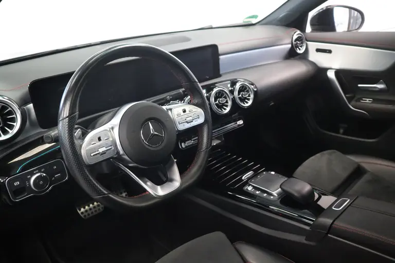 Mercedes-Benz CLA-Klasse 180 AMG Business Solution Luxury Sfeer verlichting Panoramadak, Ambi light, Navigatie, 18LMV, Matte kleur 24 maanden garantie mogelijk (*vraag naar de voorwaarden) afbeelding 10