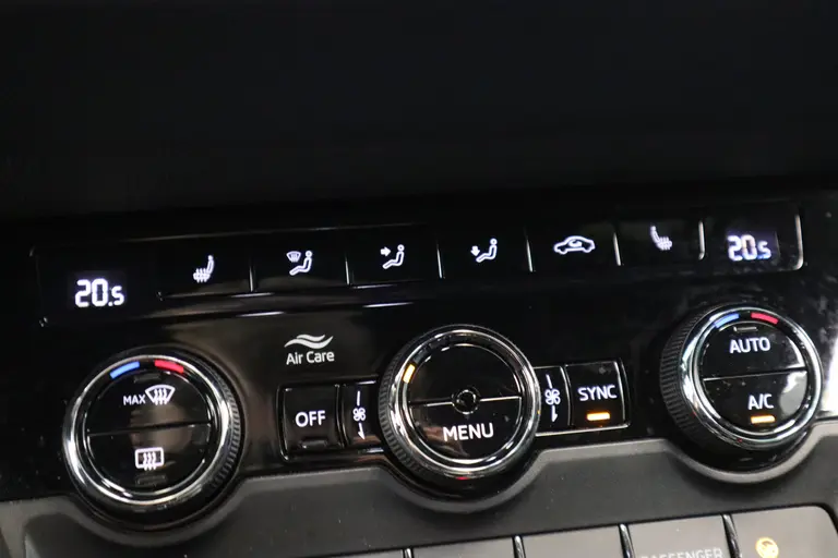 Skoda Karoq 1.5 TSI ACT Sportline Business CruiseControl Trekhaak Full-led 24 maanden garantie mogelijk (*vraag naar de voorwaarden) afbeelding 16