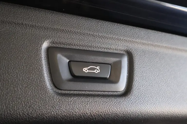 BMW 3 Serie Touring 320i High Executive Edition 184pk Navigatie Luxe Volleder Cruise Control Stoelverwarming sfeerverlichting 24 maanden garantie mogelijk (*vraag naar de voorwaarden) afbeelding 23