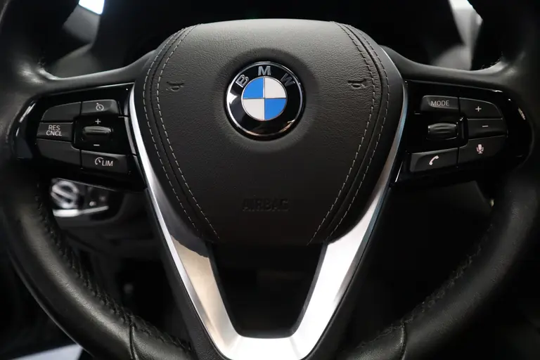 BMW 5 Serie 520i Corporate Lease High Executive Connect drive Navigatie PDC Cruise Control 18LMV Vol Leder afbeelding 12