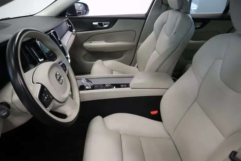 Volvo V60 2.0 B3 Inscription Panoramadak Navigatie Adaptive-Cruise afbeelding 7