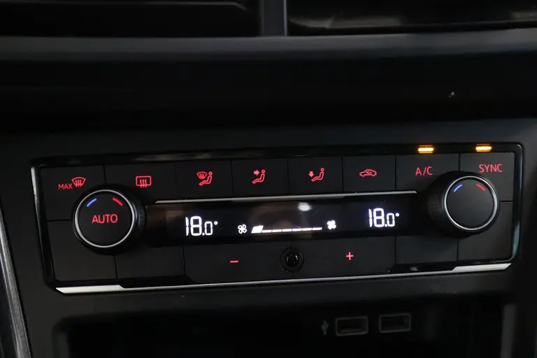 Volkswagen Polo 1.0 TSI Highline R-line Adaptive-Cruise Navigatie 17'Lmv 24 maanden garantie mogelijk (*vraag naar de voorwaarden) afbeelding 11