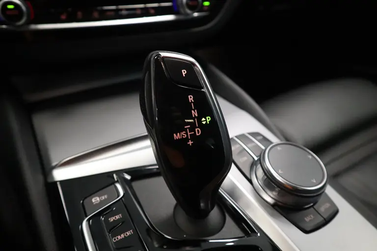 BMW 5 Serie 520i Corporate Lease High Executive Connect drive Navigatie PDC Cruise Control 18LMV Vol Leder afbeelding 20