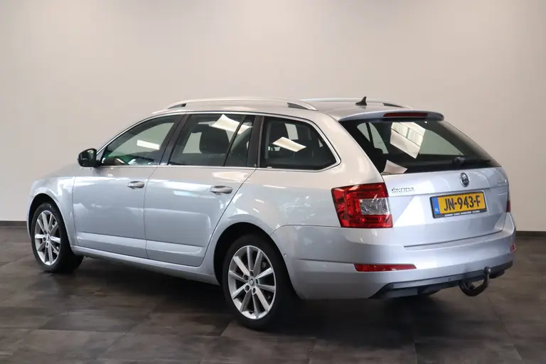 Skoda Octavia Combi 1.6 TDI Greentech Style Businessline PDC Cruise Control Afn. trekhaak afbeelding 3