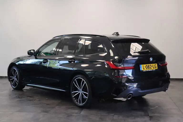 BMW 3 Serie Touring 320i High Executive Edition 184pk Navigatie Luxe Volleder Cruise Control Stoelverwarming sfeerverlichting 24 maanden garantie mogelijk (*vraag naar de voorwaarden) afbeelding 3