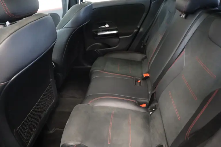 Mercedes-Benz GLA 250 e Business Solution AMG Limited Pano dak LED CC Lane Assist afbeelding 24