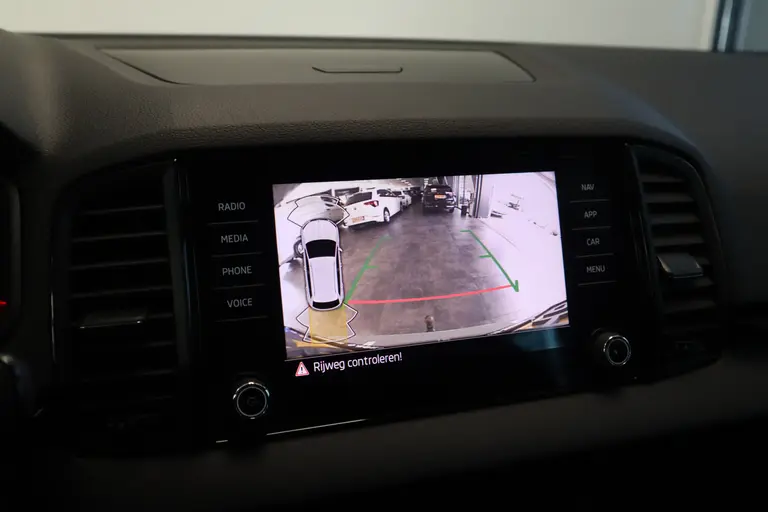 Skoda Karoq 1.5 TSI ACT Sportline Business CruiseControl Trekhaak Full-led 24 maanden garantie mogelijk (*vraag naar de voorwaarden) afbeelding 22