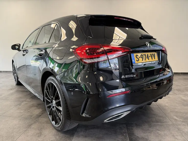 Mercedes-Benz A-Klasse 250 e AMG Line ACC PDC 360' camera Panoramadak Head-Up 24 maanden garantie mogelijk (*vraag naar de voorwaarden) afbeelding 4