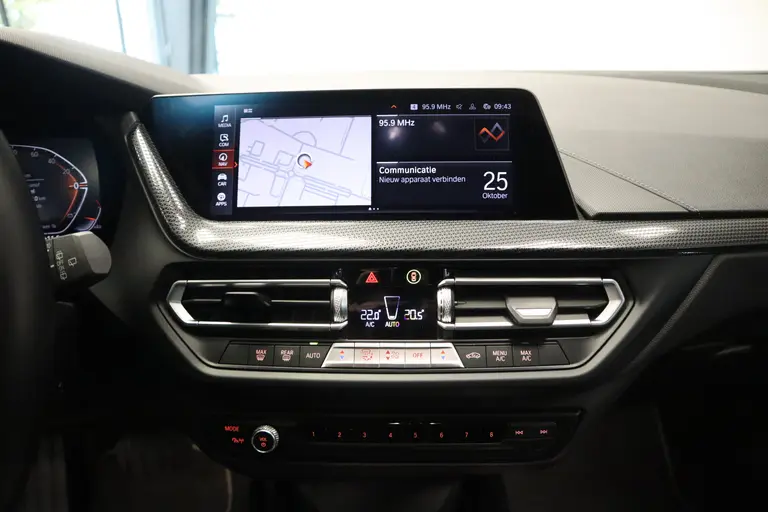 BMW 1-serie 118i Executive Edition 5-deurs Automaat (136pk) Live Cockpit Professional 24 maanden garantie mogelijk (*vraag naar de voorwaarden) afbeelding 12