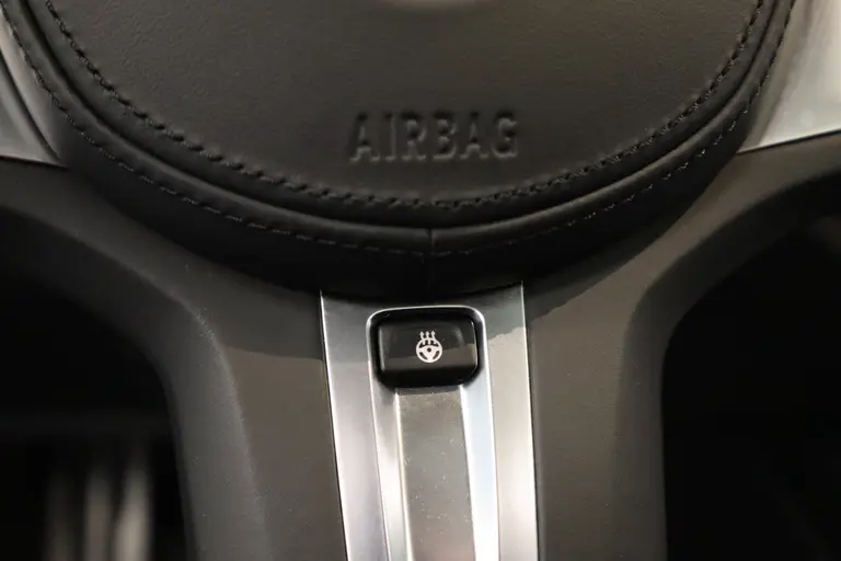 BMW 3-serie 320e ACC PDC Head-UP Panoramadak Harman&Kardon Carbon 20''LM Individual Performance 400PK 24 maanden garantie mogelijk (*vraag naar de voorwaarden) afbeelding 12
