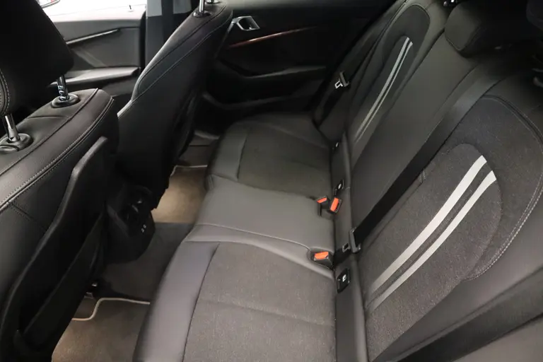 BMW 1-serie 118i Executive Edition 5-deurs Automaat (136pk) Live Cockpit Professional 24 maanden garantie mogelijk (*vraag naar de voorwaarden) afbeelding 23