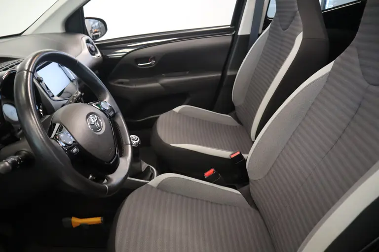 Toyota Aygo 1.0 VVT-i x-play limited Cabrio Carplay afbeelding 5
