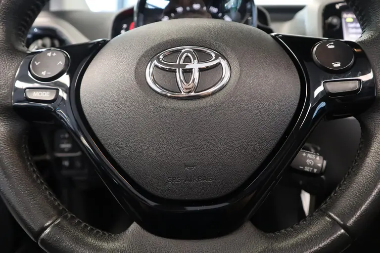 Toyota Aygo 1.0 VVT-i x-play limited Cabrio Carplay afbeelding 7