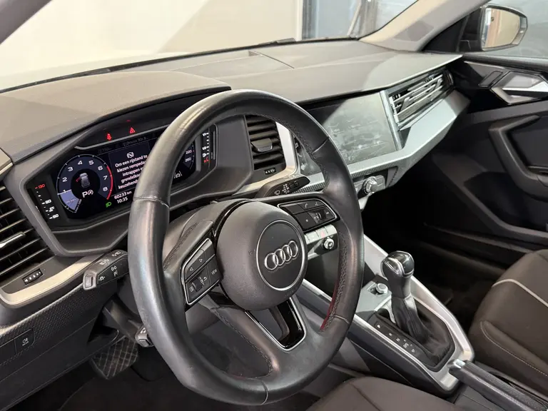 Audi A1 Sportback 25 TFSI epic Apple carplay 17LMV  Cruise Control ACC afbeelding 5