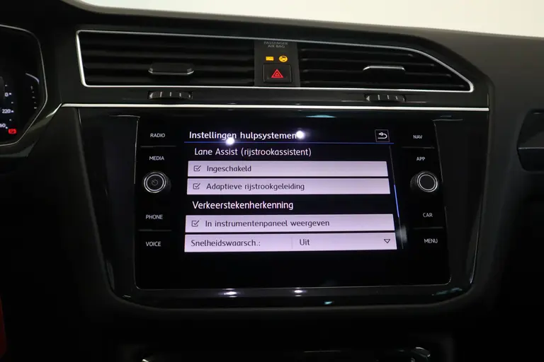 Volkswagen Tiguan 2.0 TSI 4Motion Highline Business R DSG Panoramadak Lane-Assist R-Line afbeelding 18