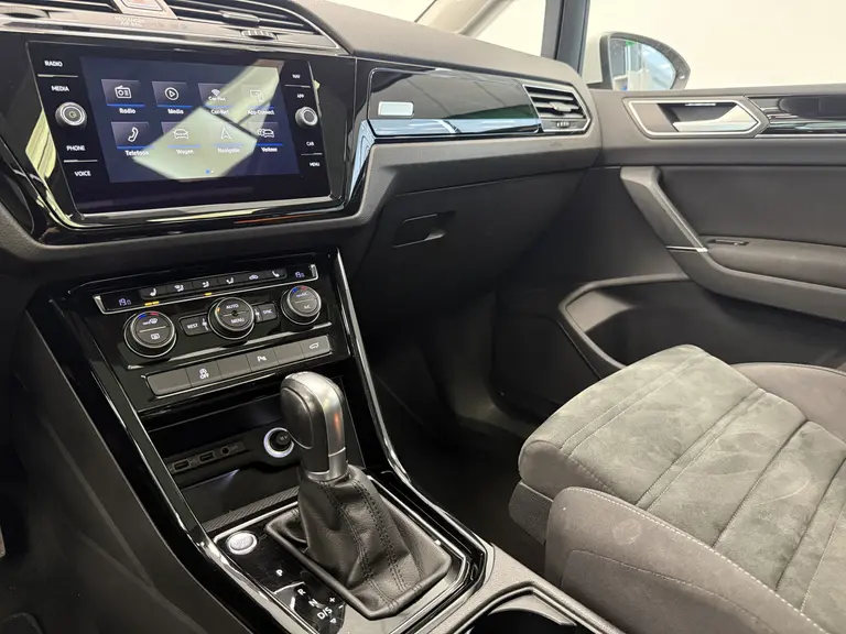 Volkswagen Touran 1.4 TSI Highline Business R 7p ACC Climate Panoramadak PDC Automaat NAP afbeelding 16